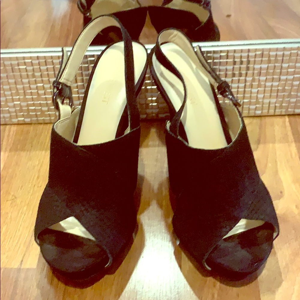 Nine West Rayna Nubuck Dress Sandal- Black-Size 8